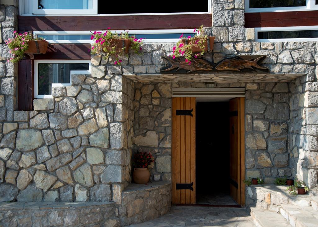 Hotel R Utjeha Exterior photo