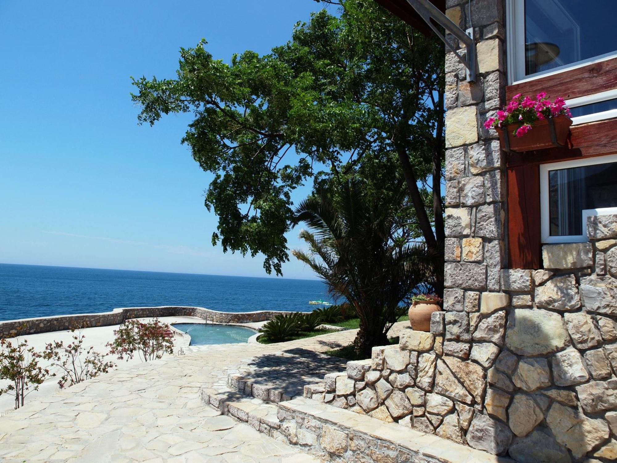 Hotel R Utjeha Exterior photo